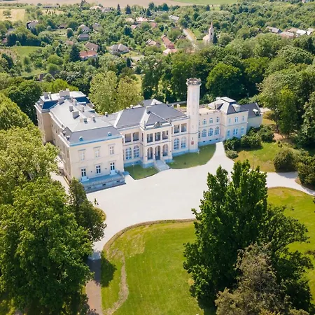 Fuezerradvanyi Kastely Ueduelohaz, Karolyi-kastely Fuezerradvany Apartament *