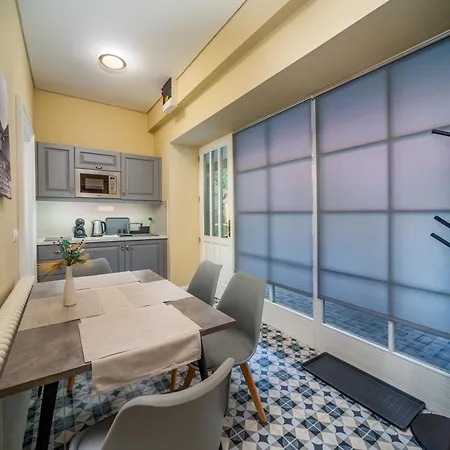 Kastely Ueduelohaz, Karolyi-kastely Fuezerradvany Apartment *
