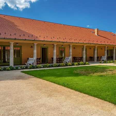 Kastely Ueduelohaz, Karolyi-kastely Fuezerradvany Apartment Fuzerradvany